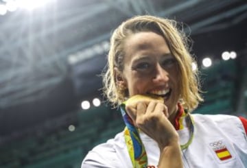Mireia Belmonte se corona como la reina de la natación española al ganar el oro en 200 mariposa.