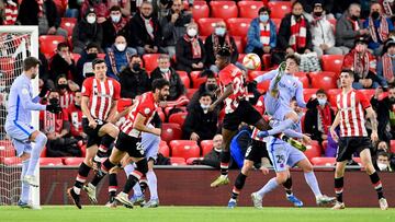 Nico Williams junto a Raúl, Vivian y Sancet ante el Barça.