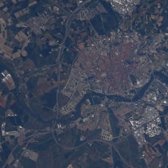 Un astronauta bromea desde el espacio con imágenes de España: "Ojalá pudiera tomar una paella"