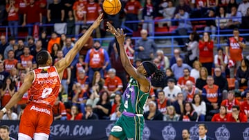 Perry, en un triple final que decidió el Manresa-Unicaja.
