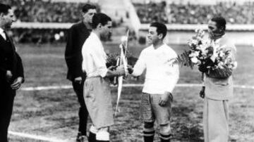 25 de febrero de 1903: Nace Guillermo 'Chato' Subiabre (derecha), una de las figuras de Chile en el primer Mundial de 1930.