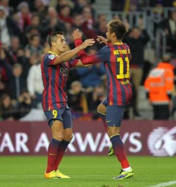 Alexis y Neymar celebran el 3-0.