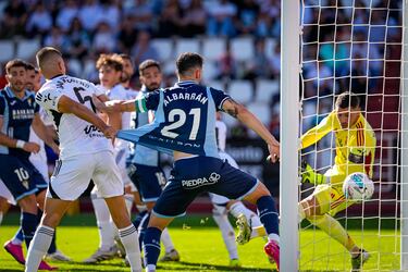 Alves: otro talismán para Ania