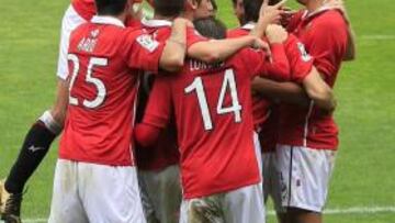 <b>ALEGRÍA. </b>Los jugadores del Nàstic celebran uno de los cinco goles.