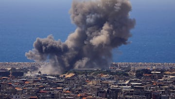 Smoke rises following an Israeli strike on the southern suburbs of Beirut, as seen from Baabda, Lebanon, April 8, 2026. REUTERS/Mohamed Azakir REFILE - QUALITY REPEAT