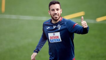 Exp&oacute;sito, en un entrenamiento del Eibar en Atxabalpe