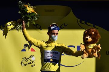 Julian Alaphilippe, no tuvo fuelle para luchar por la etapa, pero conserv¨® el maillot amarillo.