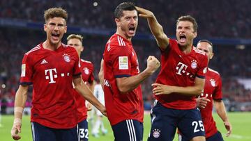 MUNICH, GERMANY - AUGUST 24:  Robert Lewandowski of Bayern Munich (C) celebrates after scoring his team&#039;s second goal from a penalty with Leon Goretzka and Thomas Mueller during the Bundesliga match between FC Bayern Muenchen and TSG 1899 Hoffenheim 