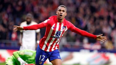 Samuel Lino celebra su gol al Madrid en el derbi.