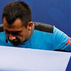 Árbitros chilenos dejan a Brasil sin festejo: VAR anuló dos goles