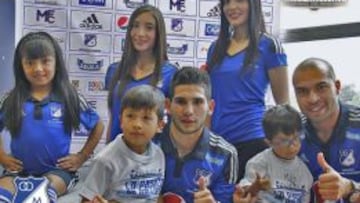 En el Centro Comercial Gran Estación, firma de autógrafos.
