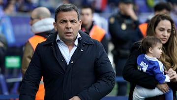 13.03.2025 PARTIDO 2ª DIVISION
ESTADIO CARLOS TARTIERE REAL OVIEDO DEPORTIVO CORUÑA CALLEJA EN BANDA ANTES DEL COMIENZO DEL PASADO PARTIDO