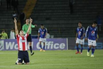 En el segundo tiempo Millonarios descuidó su defensa y en minuto 89 sufrió el 2-1 de Junior.