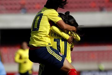 El equipo colombiano venció 7-0 a Uruguay en el debut en la Copa América Femenina con póquer de Catalina Usme y goles de Yoreli Rincón, Daniela Montoya e Isabella Echeverri.