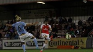 Natalia firma el 1-0 del triunfo ante el City que dio al Arsenal el pase a semifinales de la Continental Cup. 