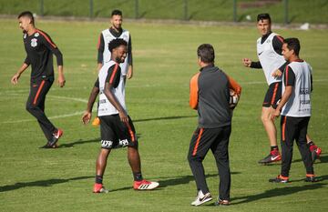 Corinthians ya se adapta a la altura de Bogotá