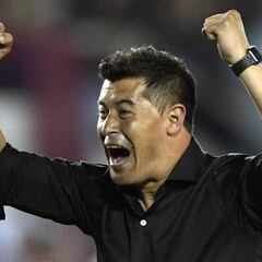 Quién es y cómo juega Almirón, el nuevo técnico de Nacional