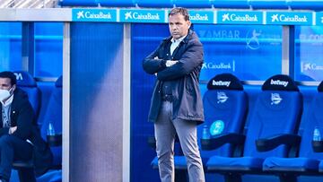 Javier Calleja, head coach of Deportivo Alaves, during the Spanish league, La Liga Santander, football match played between Deportivo Alaves and SD Huesca at Mendizorroza stadium on April 18, 2021 in Vitoria, Spain.
 AFP7 
 18/04/2021 ONLY FOR USE IN SPAI