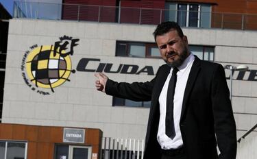 Gal¨¢n denuncia a la RFEF por el curso de entrenadores de ?lite