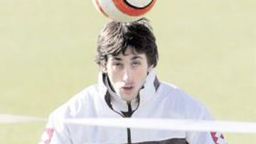 <b>TOCADO. </b>Diego Milito pasará hoy una última prueba física en Anoeta.