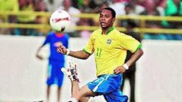 Robinho también pelea por el pichici.