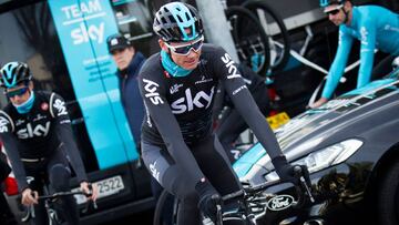 Chris Froome rueda durante una concentraci&oacute;n de pretemporada en Palma de Mallorca.