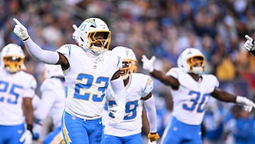CANTON, OHIO - JULY 31: Tony Jefferson #23 of the Los Angeles Chargers celebrates a fumble recovery on the opening kickoff during the first quarter of the 2025 Pro Football Hall of Fame Game against the Detroit Lions at Tom Benson Hall of Fame Stadium on July 31, 2025 in Canton, Ohio. Nick Cammett/Getty Images/AFP (Photo by Nick Cammett / GETTY IMAGES NORTH AMERICA / Getty Images via AFP)
