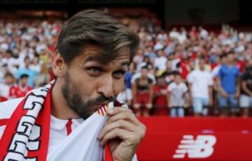 Fernando Llorente en su presentación con el Sevilla.