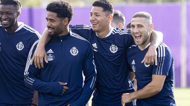 Marcos André y Shon Weissman tienen dos posturas diferentes sobre su futuro en el Real Valladolid.