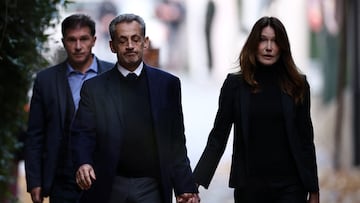 Former French President Nicolas Sarkozy leaves his house with his wife Carla Bruni-Sarkozy on the day of his incarceration at the Sante prison to begin his five-year prison sentence for criminal conspiracy over attempts to raise campaign funds from Libya, in Paris, France, October 21, 2025. REUTERS/Sarah Meyssonnier