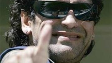 <B>NEGOCIO.</B> Maradona continúa siendo una fuente inagotable de negocio.