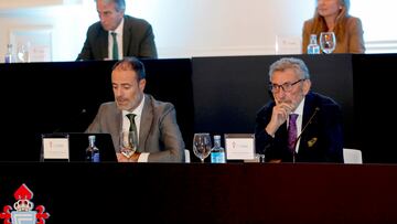 El presidente del Celta de Vigo, Carlos Mouriño, durante la junta general de accionistas que el club gallego celebró ayer en el Salón Regio de A Sede, en Vigo.