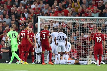 Crystal Palace defender Andersen receives death threats after Núñez red card