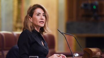 La ministra de Transportes, Movilidad y Agenda Urbana, Raquel Sánchez, en una sesión plenaria en el Congreso de los Diputados, a 22 de noviembre de 2022, en Madrid (España). Los Presupuestos Generales del Estado (PGE) para 2023 llegaron al Pleno del Congreso de los Diputados el lunes 21 de noviembre de 2022 para someterse a la última votación antes de pasar al Senado. Tras la primera sesión plenaria el Gobierno de coalición ha asegurado 167 votos a favor mediante acuerdos con PNV, Coalición Canaria, Compromís, Teruel Existe, Más País-Equo y PRC, pero todavía quedarían pendientes los apoyos de ERC y Bildu, claves para asegurarse PSOE y Podemos una cómoda mayoría para sacar adelante los terceros presupuestos de la legislatura.
22 NOVIEMBRE 2022;MADRID;CONGRESO;PRESUPUESTOS GENERALES DEL ESTADO;SENADO
Gustavo Valiente / Europa Press
22/11/2022