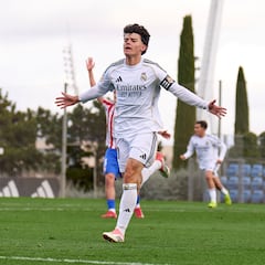 Un duende y un gigante por Navidad