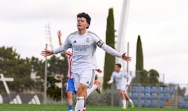 Un duende y un gigante por Navidad