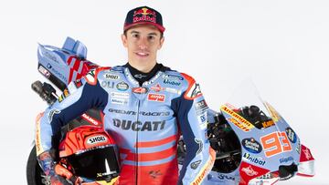 Marc Márquez luce sus nuevos colores del equipo Gresini de MotoGP.