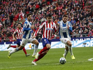 Asistencia de Vitolo, con un pase entre líneas espectacular; Morata controla bien y le pega a puerta con todo.