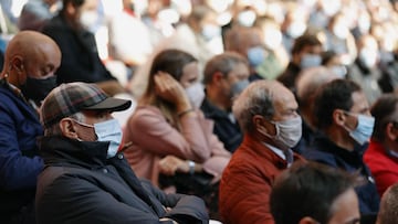 José Ángel Iribar junto al resto de socios en San Mamés.