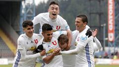 El equipo de Universidad de Chile festeja. Volvi&oacute; al triunfo en el torneo, Huachipato fue su v&iacute;ctima. 