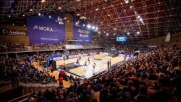 UNA AFICIÓN MUY FIEL. Las gradas del Poliesportiu D’Andorra presentan una gran entrada en los partidos del MoraBanc.