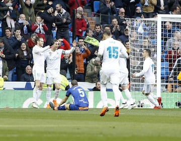 Bale celebra el 2-0 con el equipo.