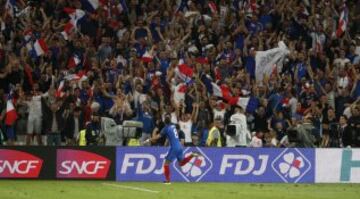 2-0. Dimitri Payet celebró el segundo gol.