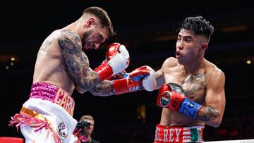 Samuel Carmona y Julio César Martínez en pleno combate.