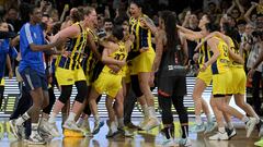 Las jugadoras del Fenerbahçe celebran el título de la Euroliga.