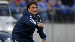 Futbol, Universidad de Chile vs Curico Unido
 Octava fecha, campeonato nacional 2018
 El entrenador de Universidad de Chile Angel Guillermo Hoyos da instrucciones a sus jugadores durante el partido de primera division contra Curico Unido disputado en el e