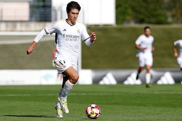 Gonzalo se consolida en el Real Madrid Castilla, dando sus primeros pasos en el fútbol profesional y acercándose al sueño del primer equipo.