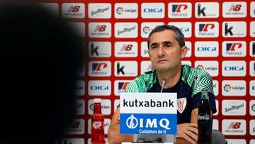 BILBAO, 12/11/2022.- El t¨¦cnico del Atlhetic Club, Ernesto Valverde, durante la rueda de prensa que ha ofrecido hoy S¨¢bado en Bilbao, previa al encuentro de Copa del Rey que disputan ma?ana frente al Alzira en la localidad valenciana. EFE / Luis Tejido.