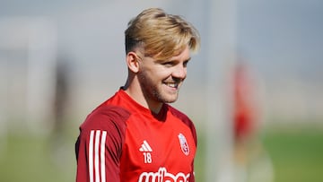 18/04/24 GRANADA CF  ENTRENAMIENTO 
Jozwiak