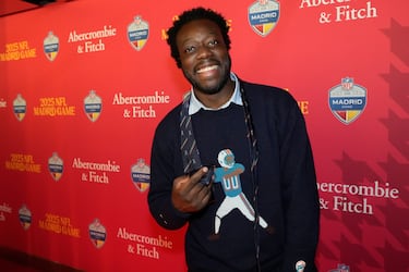 Koko posa en la alfombra roja previa al partido.